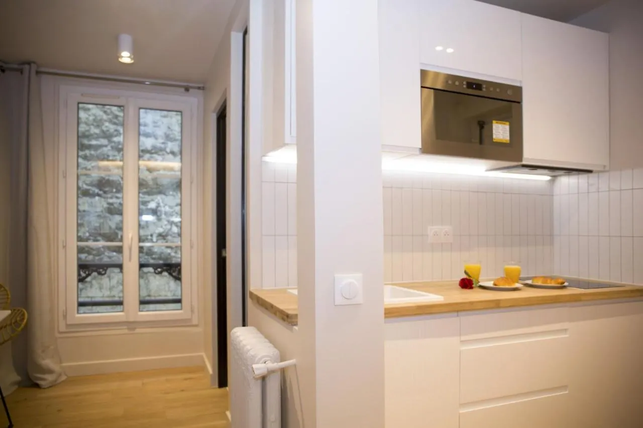 Studio Fonctionnel Et Moderne Place Clichy - 2P París Apartamento